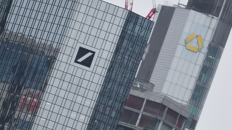 Der Börsenwert der beiden größten deutschen Banken hat in den vergangenen Monaten arg gelitten.
