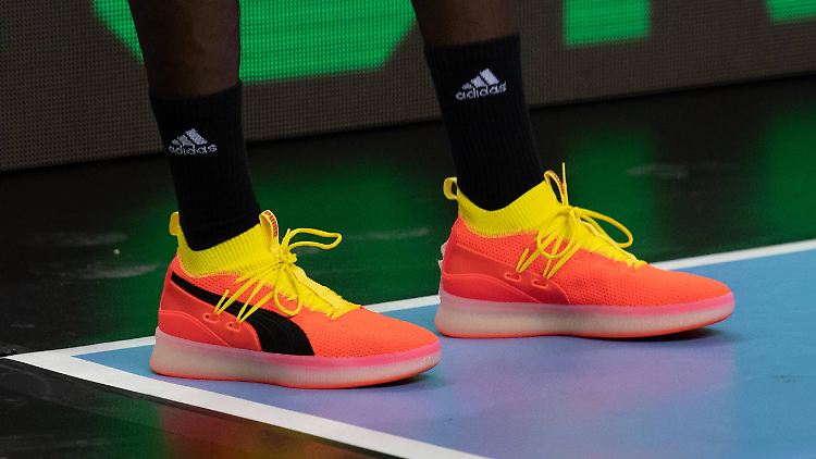Manche tragen die Puma-Schuhe noch zum Sport. Immer öfter aber tragen sie ihre Besitzer aber durch den Alltag.