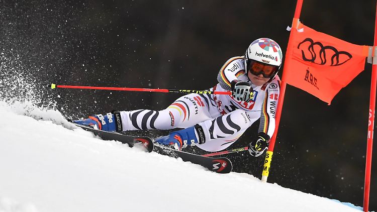 Im ersten Durchgang beim WM-Riesenslalom hatte sich Rebensburg mit Platz eins eine hervorragende Ausgangsposition erfahren.
