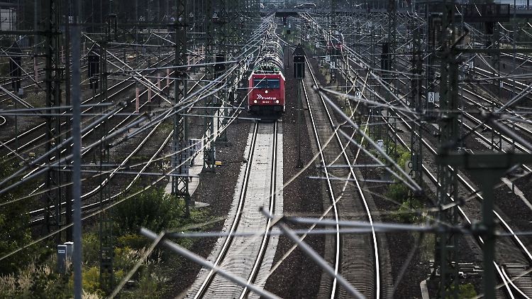 Die Schieneninfrastruktur sei "dramatisch unterfinanziert", schreiben die Betriebsräte an den Verkehrsminister.