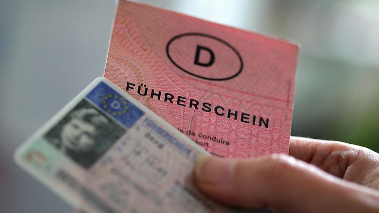 Der neue EU-Führerschein ist im Gegensatz zu den bisherigen nicht mehr unbegrenzt gültig.