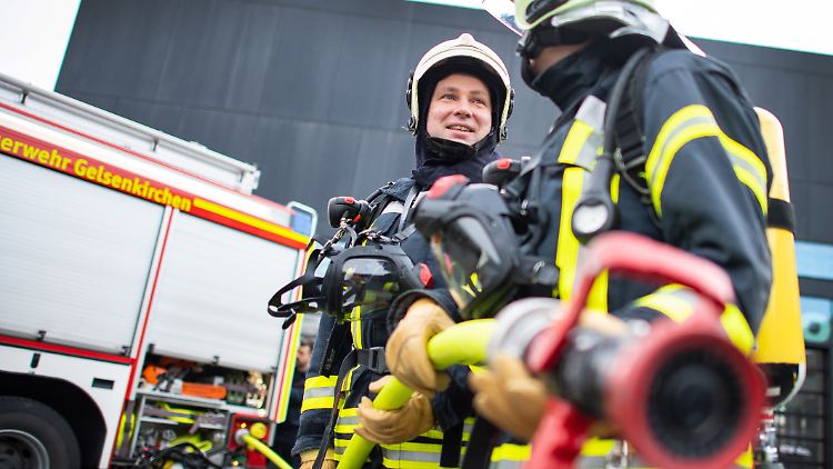 Viele Feuerwehrleute in Deutschland üben ihre Tätigkeit ehrenamtlich aus.