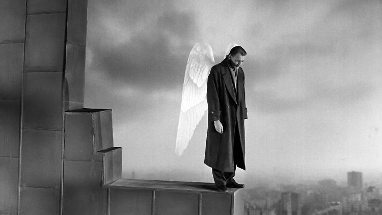 "Ganz andere Flügel werden mir wachsen als die gewohnten." Bruno Ganz als Damiel in "Der Himmel über Berlin".