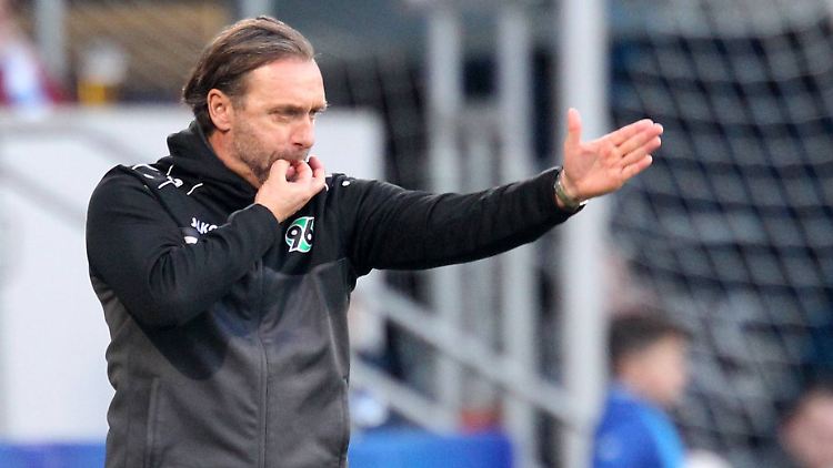 "Überrascht und ernüchtert": Hannover-Trainer Thomas Doll nach der 0:3-Klatsche in Hoffenheim.