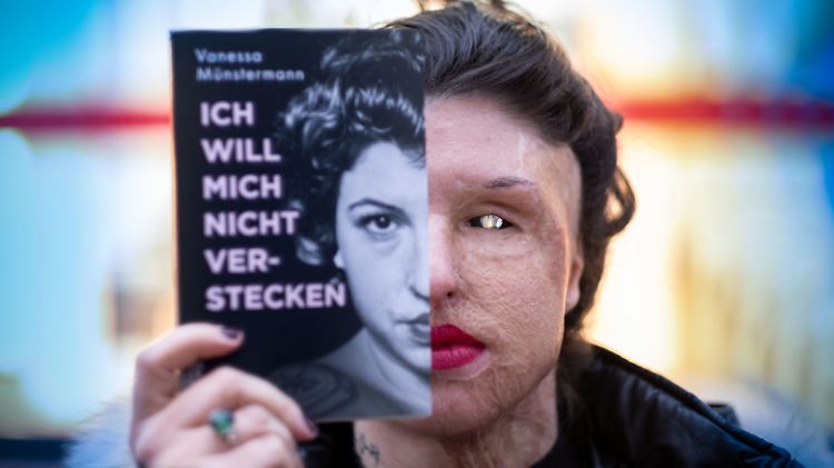 Vanessa Münstermann mit ihrer Biografie.