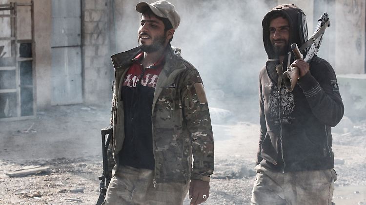 Kurdische Milizen in Syrien haben IS-Kämpfer aus Europa gefangen. "Eine Bürde für uns", sagt ein Sprecher. 