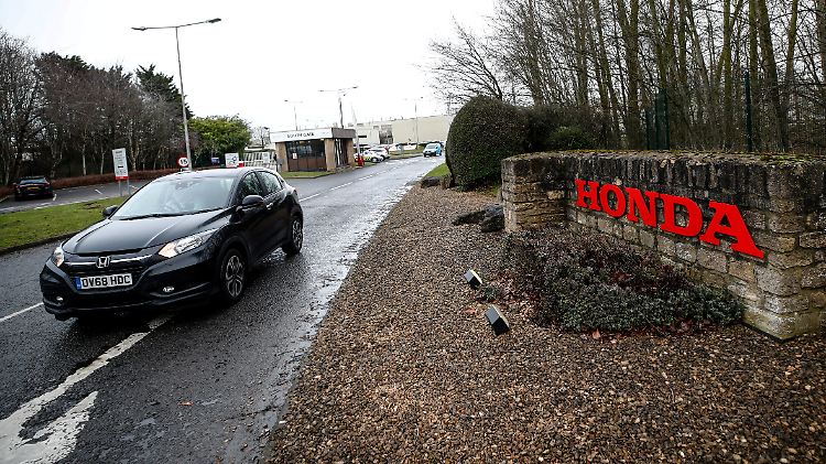 Ein Honda verlässt das Fabrikgelände im westenglischen Swindon.