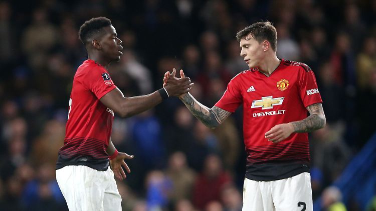 Manchester Uniteds Superstar Pogba (l.) trifft wieder.