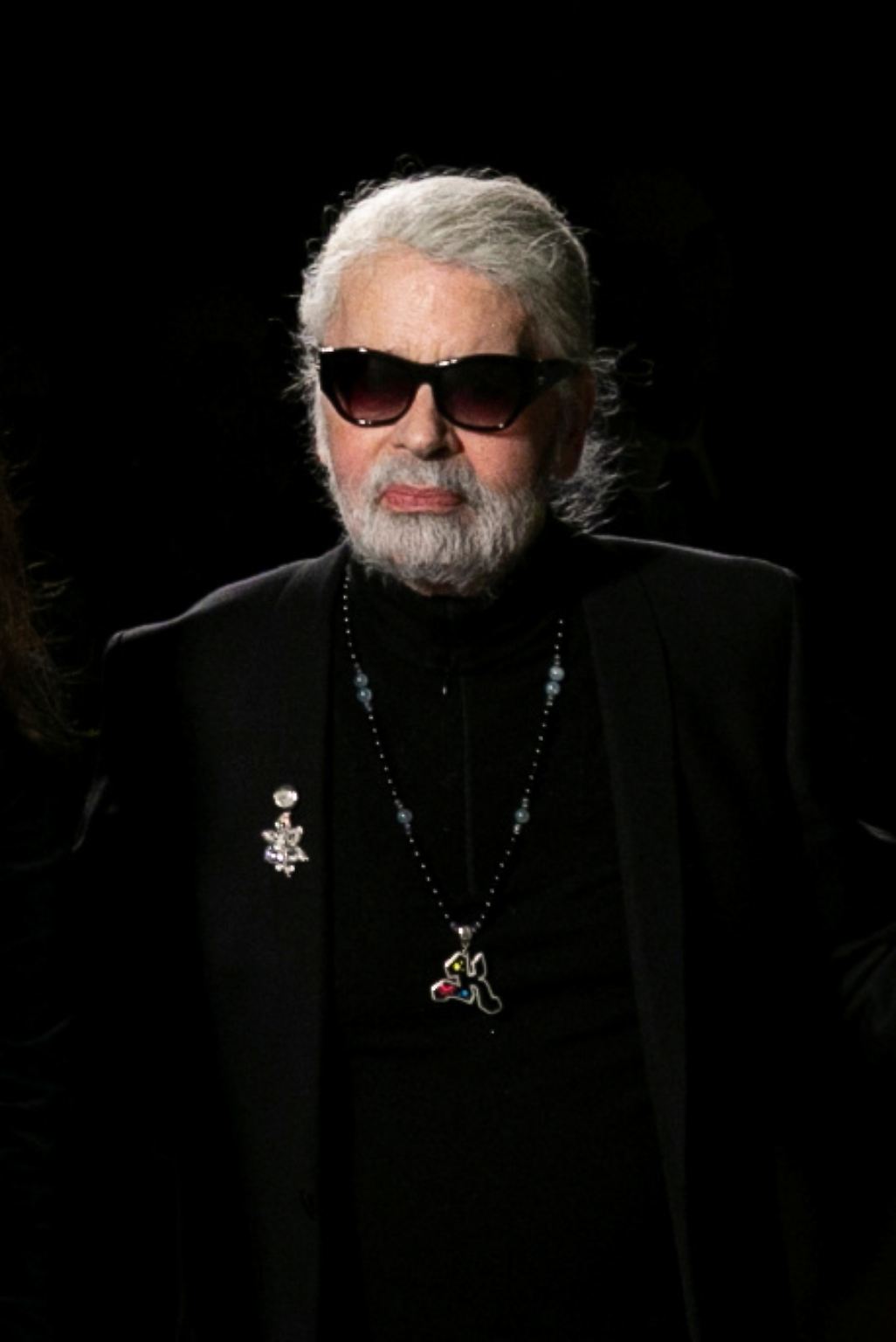 Mit seiner Mode wird Karl Lagerfeld, der in den Mittagsstunden des 19. Februar in Paris verstarb, weltberühmt. Doch neben seinen umwerfenden Kreationen ...