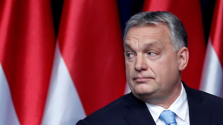 Ungarns Ministerpräsident Orban betreibt seit längerem eine Politik der Abschottung und Abschreckung gegenüber Flüchtlingen und Migranten.