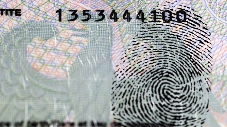 Noch ist der Fingerabdruck auf dem deutschen Personalausweis freiwillig. Die EU will die Speicherung zur Pflicht machen. 