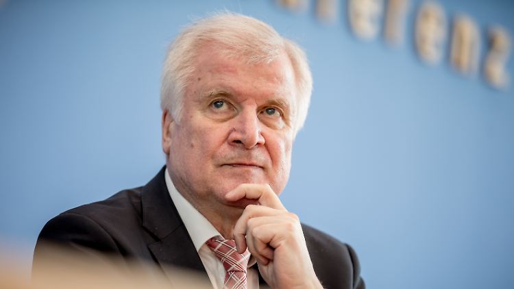 Horst Seehofer will mit seinen Bedingungen unkalkulierbare Sicherheitsrisiken verhindern.