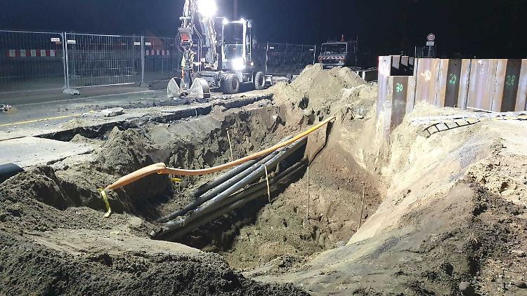 Dieses  angebohrte Kabel hat in Berlin-Köpenick zu einem langen Stromausfall geführt, der noch bis zum Nachmittag andauern soll.
