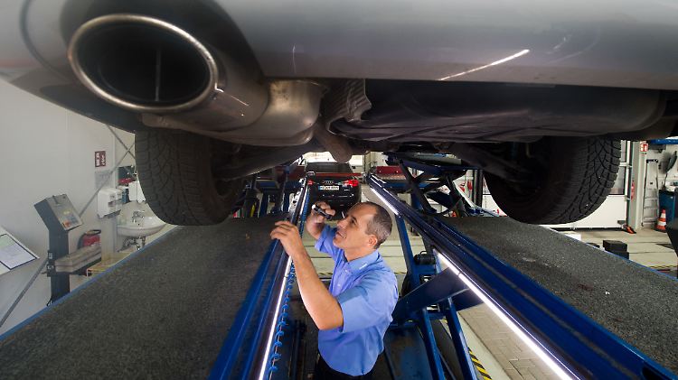 Auf Autobauer Daimler könnten Bußgelder in unbekannter Höhe zukommen.