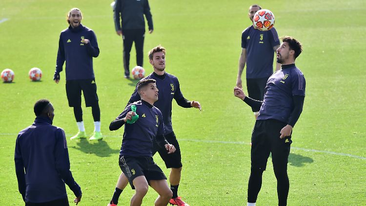 Da war die Juve-Welt noch in Ordnung: Khedira bereitet sich im Training auf das CL-Spiel bei Atlético Madrid vor.