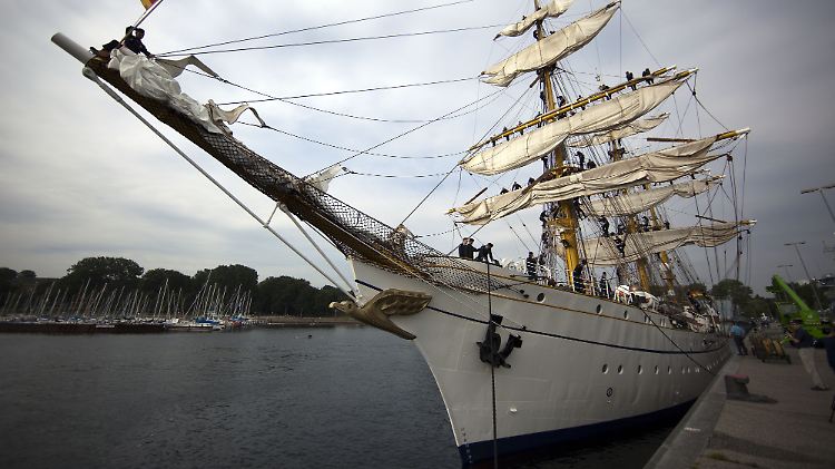 Die Sanierung der "Gorch Fock" (hier 2010) ist mittlerweile eher ein Neubau.