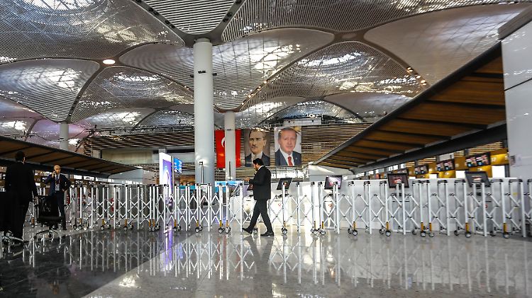 Der neue Internationale Flughafen Istanbul ist Erdogans Protz-Projekt. Der Airport soll einmal eine Kapazität von 200 Millionen Reisenden im Jahr haben.