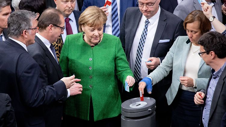 Auch Kanzlerin Merkel gab ihre Stimme ab.