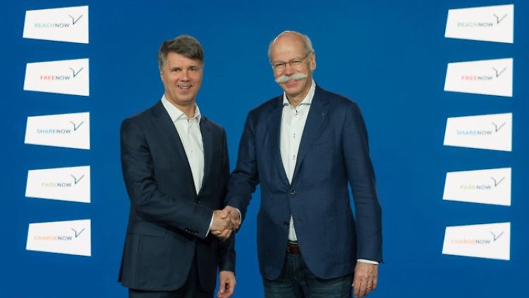 Die neue Gemeinschaft wurde von den Chefs beider Unternehmen, Harald Krüger (BMW, l.) und Dieter Zetsche (Daimler), verkündet.