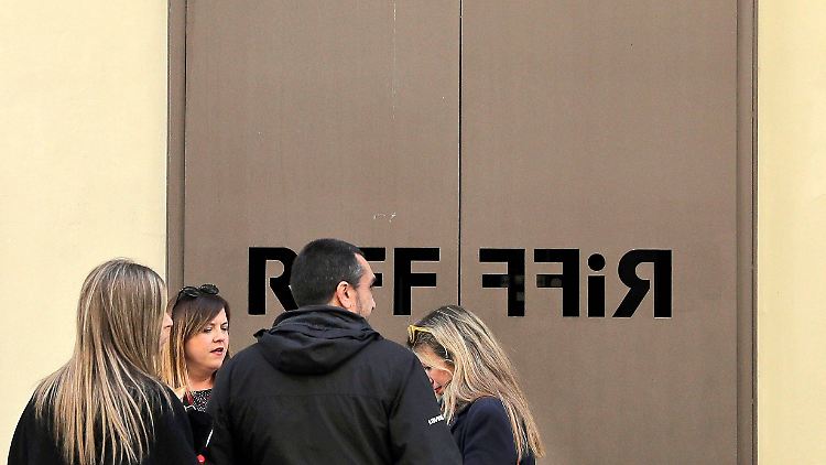 Die Ursache für die Vergiftung sei ihm weiterhin "nicht bekannt", sagt der Küchenchef