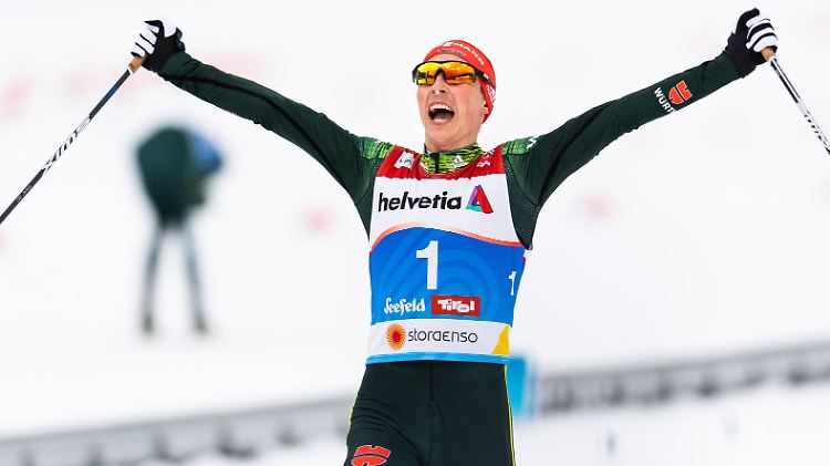 Hurra: Eric Frenzel ist als Erster im Ziel.