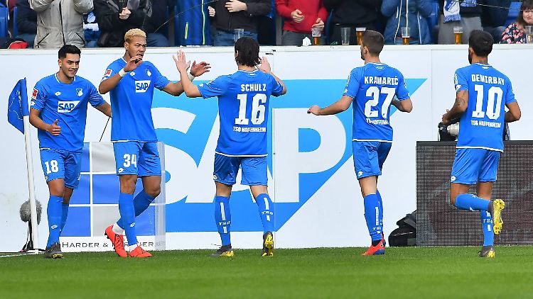 Folgt Joelinton (2.v.l.) Trainer Nagelsmann nach Leipzig?