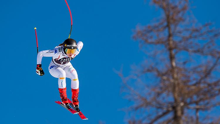 Schön war's schon in Crans Montana - aber eben auch kurios: Das alles störte Sofia Goggia nicht. Sie raste zu ihrem sechsten Weltcup-Sieg.