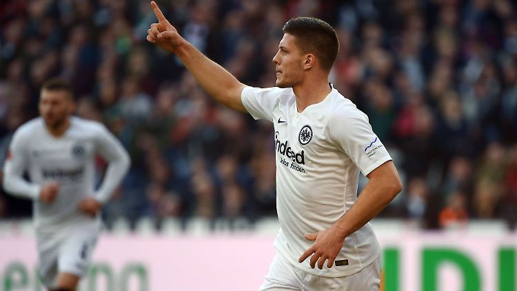 Erst nachlässig, dann wieder treffsicher: Frankfurts Top-Stürmer Luka Jovic erzielte das 2:0 gegen Hannover 96.