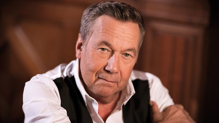 Sein Glas ist immer halbvoll: Roland Kaiser.