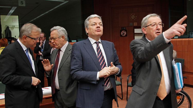 "Wir sehen keinen Grund für sofortiges Handeln", gibt Eurogruppen-Chef Jean-Claude Juncker die Richtung vor.