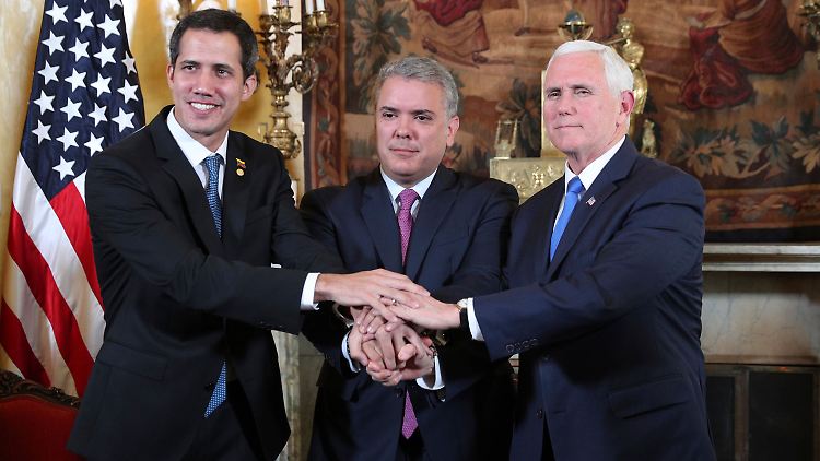 Der selbst ernannte venezolanische Interimspräsident Guaidó, Kolumbiens Staatschef Duque und US-Vizepräsident Pence demonstrieren beim Treffen der Lima-Gruppe Geschlossenheit.