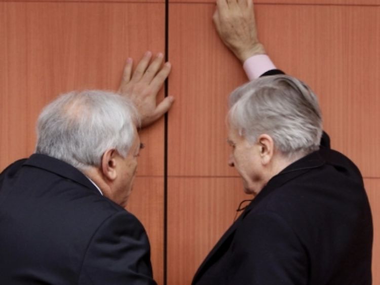 Vertrauliche Gespräche: IWF-Chef Strauss-Kahn am Rande des Ecofin-Treffens in Brüssel im Gespräch mit EZB-Chef Trichet (rechts).