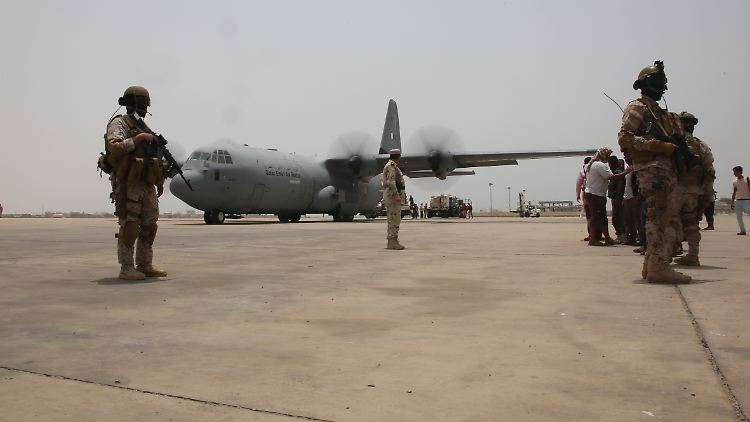 Soldaten der Vereinigten Arabischen Emirate auf dem Flughafen von Aden.