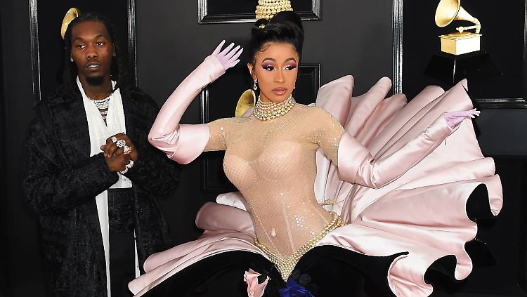 Da guckt er, der Offset. Cardi B im Muschelkleid bei den Grammys.