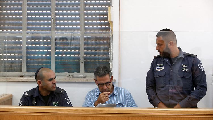 Segev kam bereits mehrfach mit dem Gesetz in Konflikt.