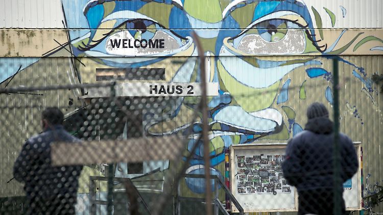 In dieser mittlerweile geschlossenen Flüchtlingsunterkunft an der Motardstraße in Spandau stellte Bilal Ben Ammar mit Kindern Hinrichtungen durch die Terrormiliz Islamischer Staat nach.
