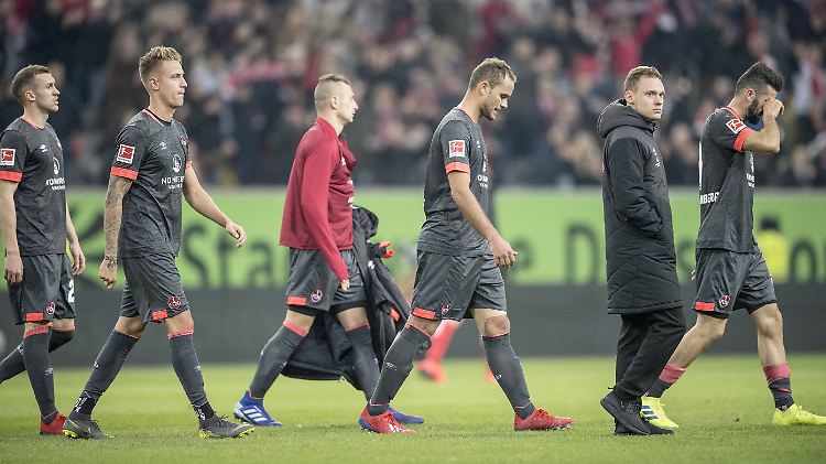 Wieder nix: Nürnbergs Profis nach der jüngsten Pleite in Düsseldorf.