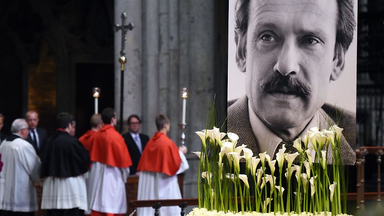 Trauerfeier im Kölner Dom im Juni 2015: Keine vier Jahre nach dem Tod von Verleger Alfred Neven DuMont planen seine Nachfolger den Abschied vom Zeitungsgeschäft.