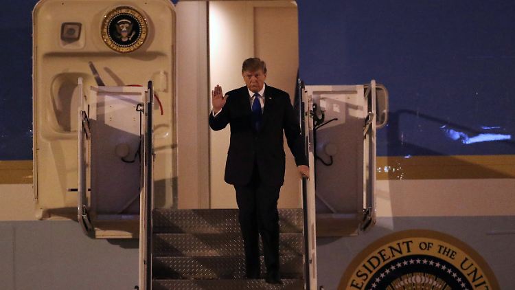 US-Präsident Trump landete mit der Air Force One um 20.54 Uhr Ortszeit in Hanoi.