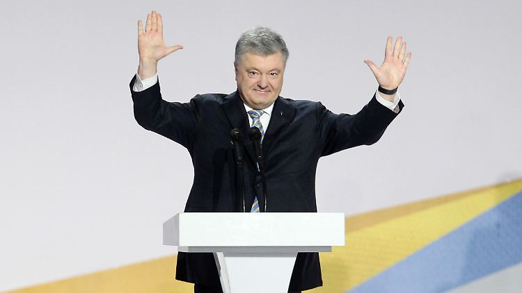Petro Poroschenko soll vor der Schmuggel-Affäre die Augen verschlossen haben. Ein gefundenes Fressen für die Opposition.