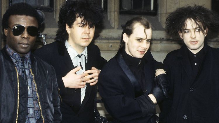 The Cure im Jahr 1984: Andy Anderson, Lol Tolhurst, Pearl Thompson und Robert Smith (v.l.).