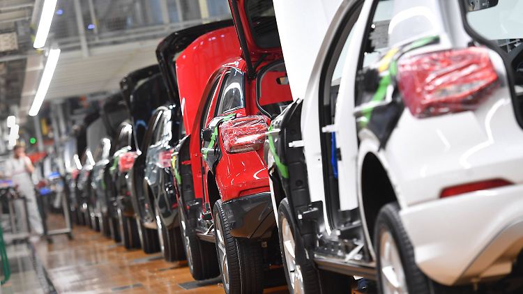 Die deutschen Autobauer erlösten im vergangenen Jahr weniger auf dem Heimatmarkt.