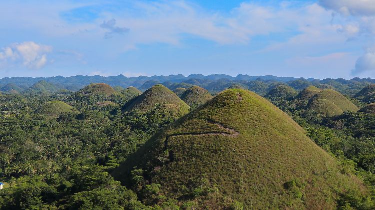 Die Chocolate Hills sind einer der Tourismusmagneten der Region.
