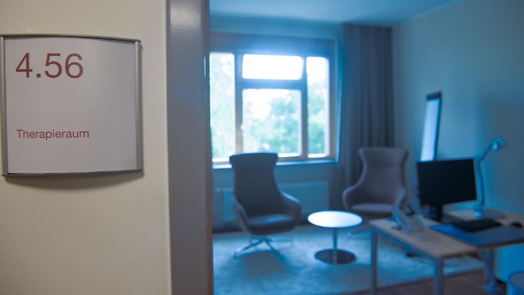 Therapieplätze sind in Deutschland schwer zu kriegen. Ein Reform-Gesetz soll Abhilfe schaffen und die Ausbildung für Psychotherapeuten verbessern. 