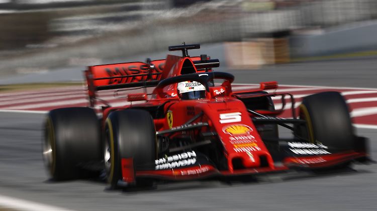 Technischer Defekt? Sebastian Vettel im Ferrari.