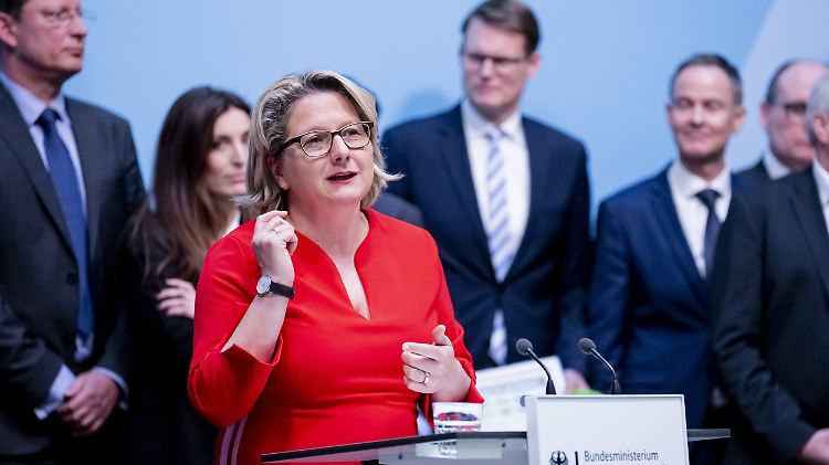 Umweltministerin Schulze schreibt Deutschland eine Vorbildfunktion in Sachen Recycling zu.
