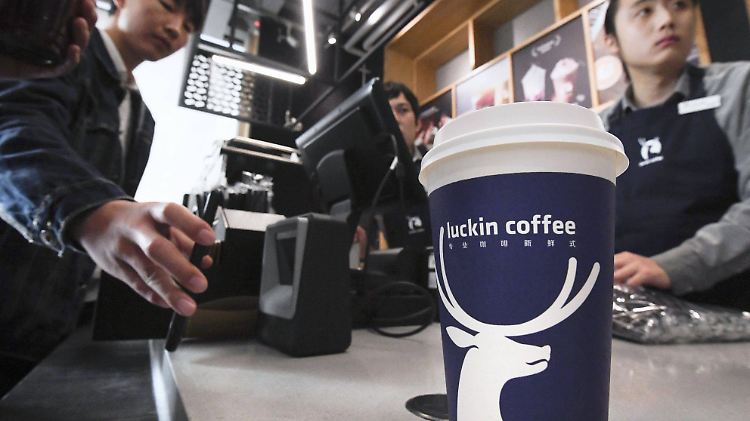 Luckin Coffee kommt vor allem bei der jungen Bevölkerung gut an.