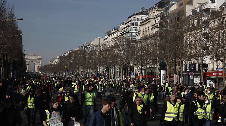 Zum Höhepunkt der "Gelbwesten"-Proteste im November gingen mehr als 300.000 Menschen auf die Straße.