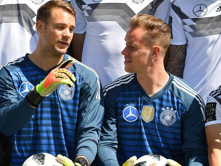 Marc-Andre ter Stegen (r.) will im DFB-Team "Druck" auf Manuel Neuer machen.