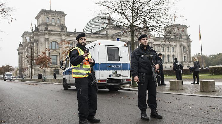 Trotz aller Sicherheitsmaßnahmen haben manche Parlamentsmitarbeiter Angst im Bundestag (Archivbild).
